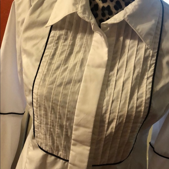 White blouse - Picture 2 of 6